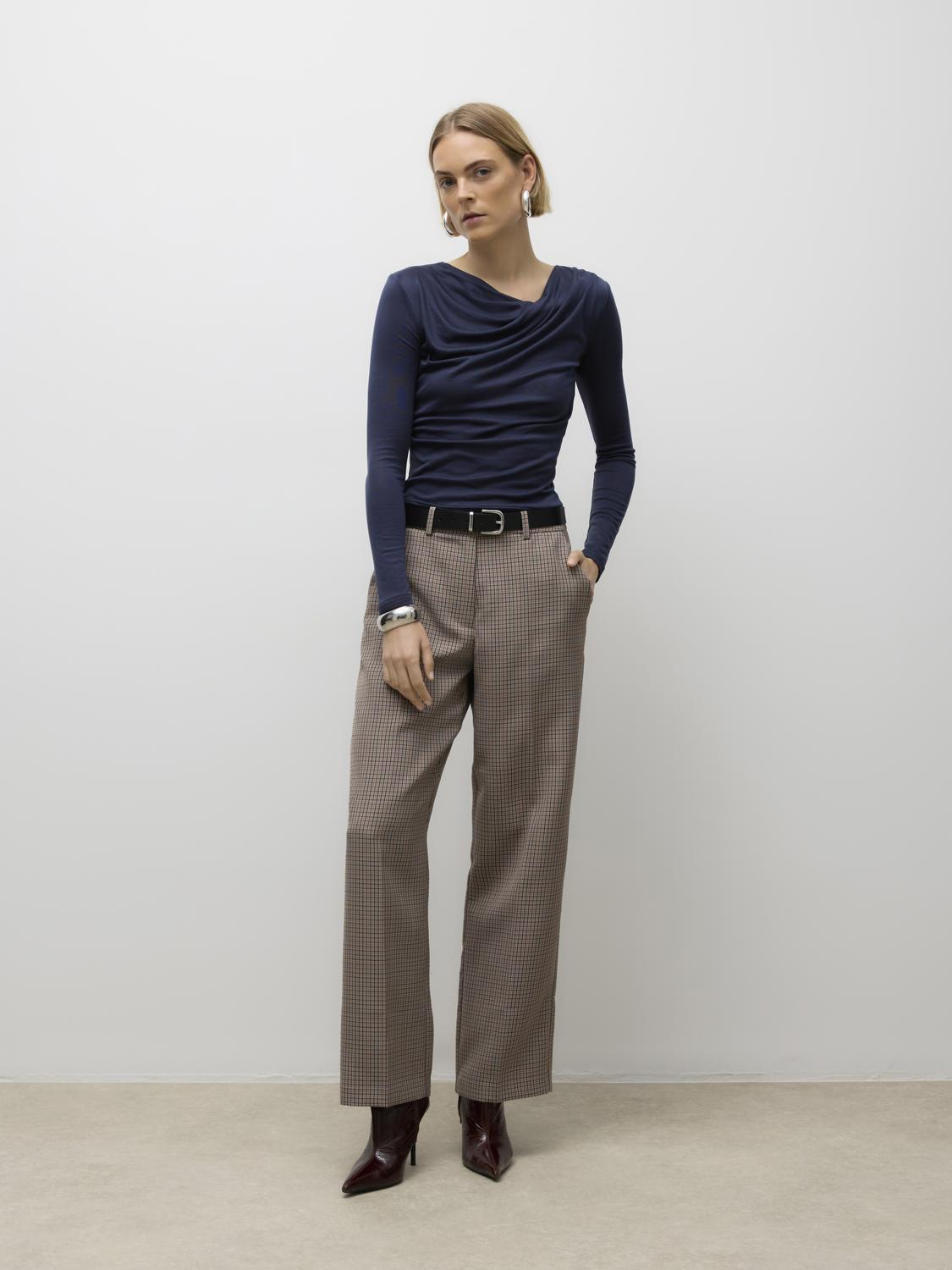 model_shot-front_full